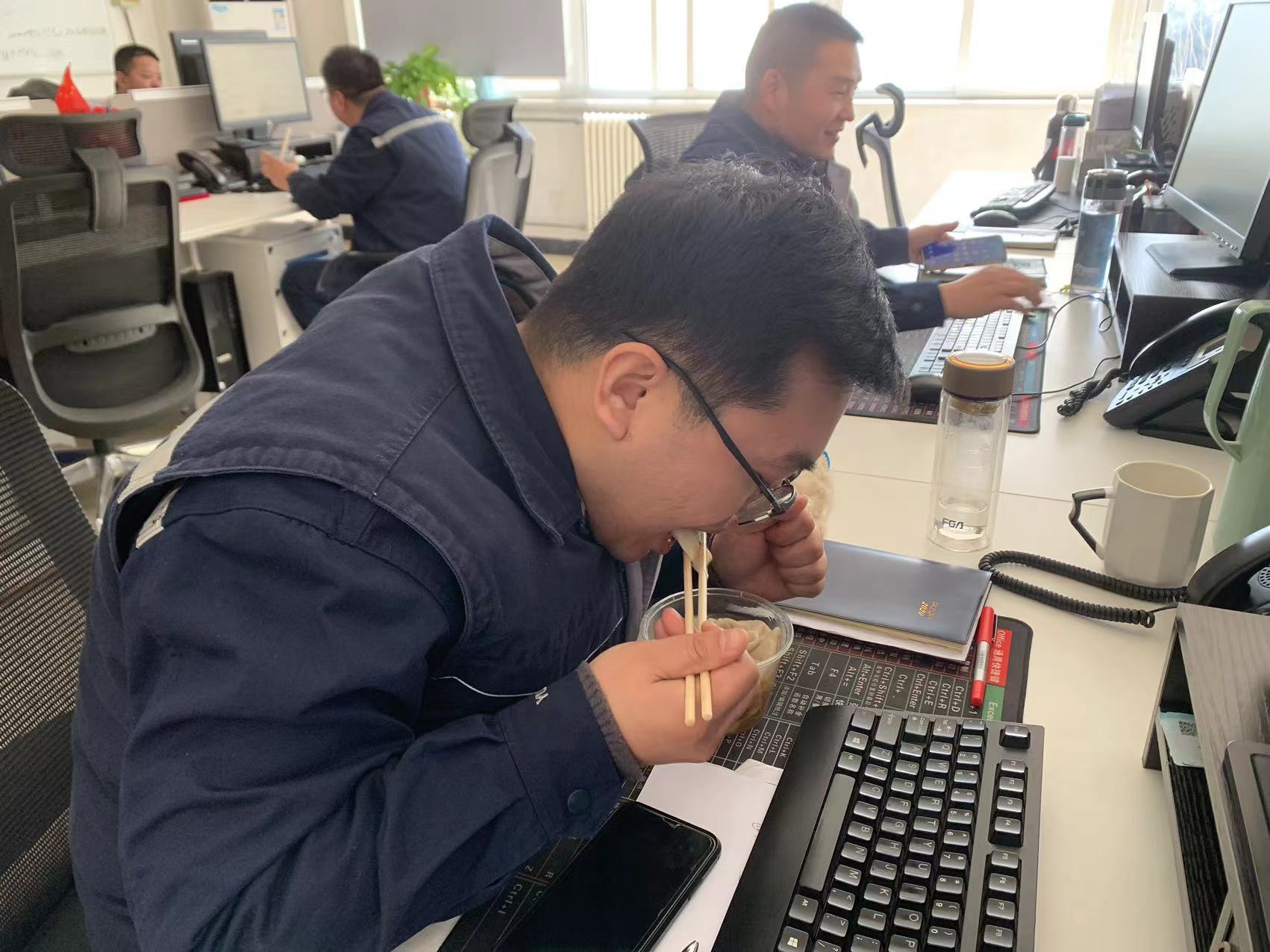 情暖冬至,“饺”香四溢 情暖冬至,“饺”香四溢