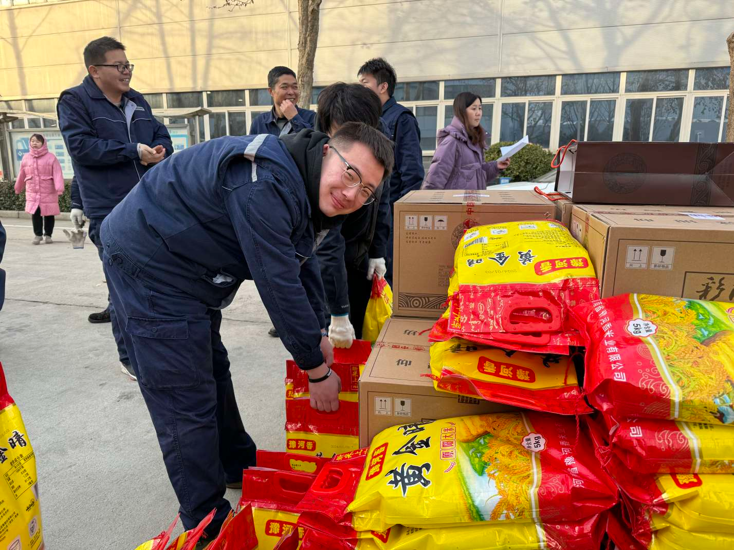 载温暖 迎新春 载温暖 迎新春