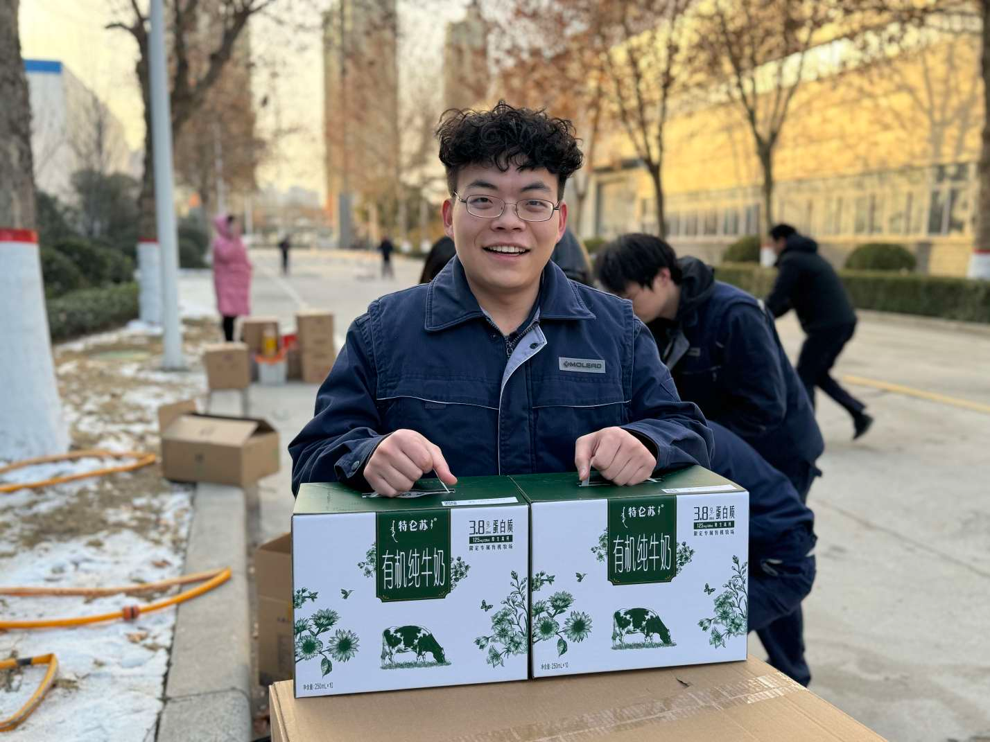 载温暖 迎新春 载温暖 迎新春